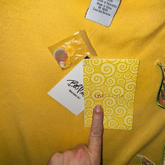 💚 SALE! Bob Mackie Bright Yellow Top - Picture 5 of 8